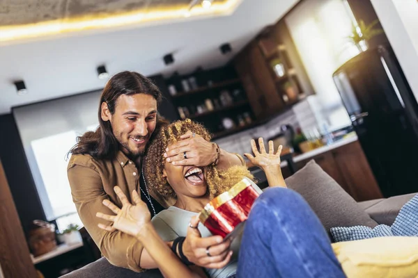 Handsome Guy Covering His Girlfriend Eyes Giving Gift Box — Φωτογραφία Αρχείου