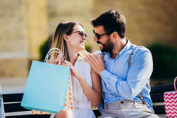 Porträt Eines Glücklichen Paares Mit Einkaufstüten Menschen Verkauf Konsum Und — Stockfoto
