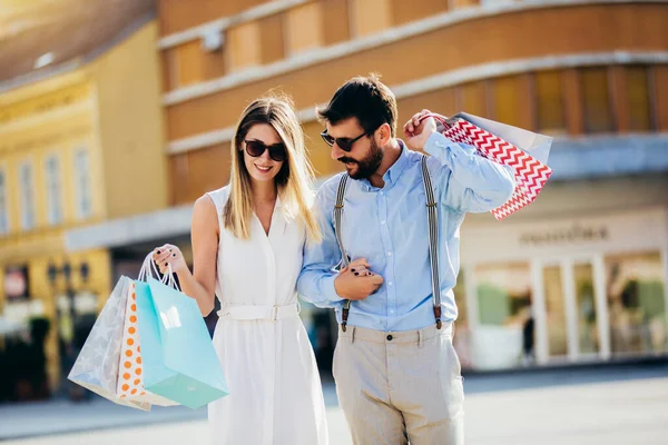 Portrait Couple Heureux Avec Des Sacs Magasin Personnes Vente Concept — Photo