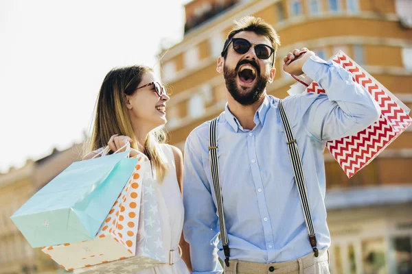 Retrato Casal Feliz Com Sacos Compras Pessoas Venda Consumismo Conceito — Fotografia de Stock