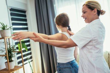 Çocuklar için fizik tedavi. Yanlış duruş düzeltmesi.