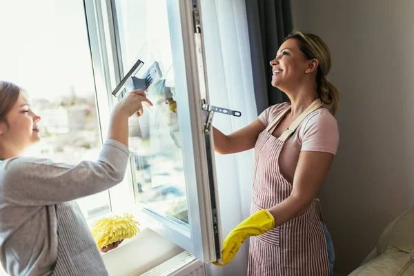 Mother Daughter Child Washing Windows Together Girl Helping Woman House — ストック写真