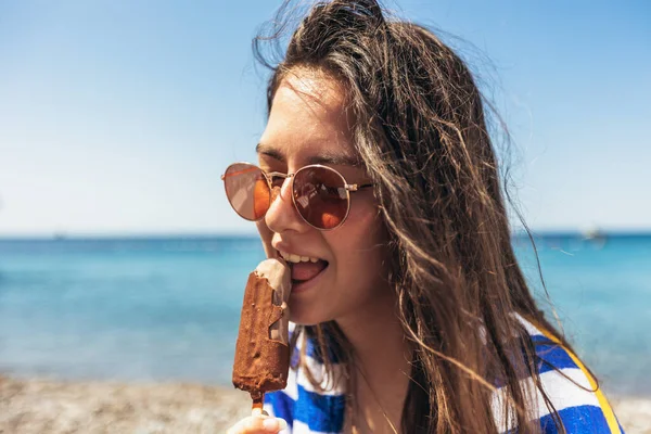 Teenage Girl Sunglasses Eating Ice Cream Beach Sea Background — Stockfoto