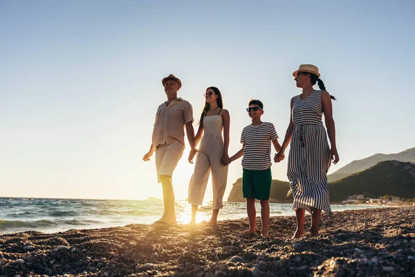 Family Holding Hands Enjoying Sunset Beach Happy Family Travel Vacations — Foto de Stock