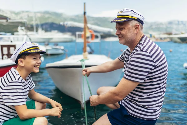 Father Son Spending Time Marina Summer Day Dressed Sailor Shirts — Foto de Stock