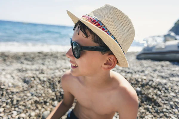 Portrait Smiling Boy Beach Straw Hat — Zdjęcie stockowe