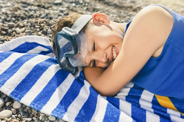 Little Boy Lying Beach Having Fun — Stockfoto