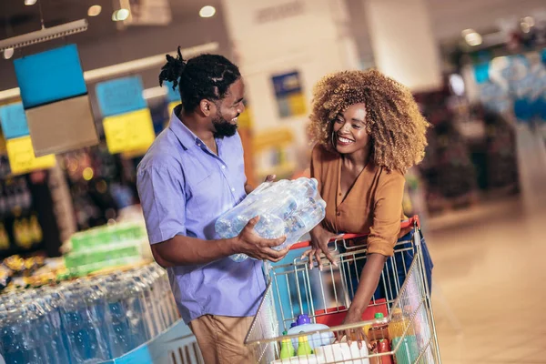 African American Couple Trolley Purchasing Groceries Mall — Fotografia de Stock
