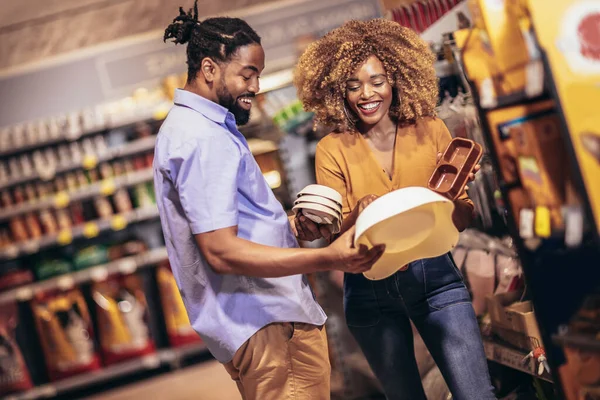 African American Couple Trolley Purchasing Dishes Supermarke — ストック写真