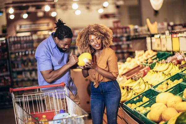 African American Couple Shopping Healthy Fresh Food Produce Section Supermarket — Stok fotoğraf