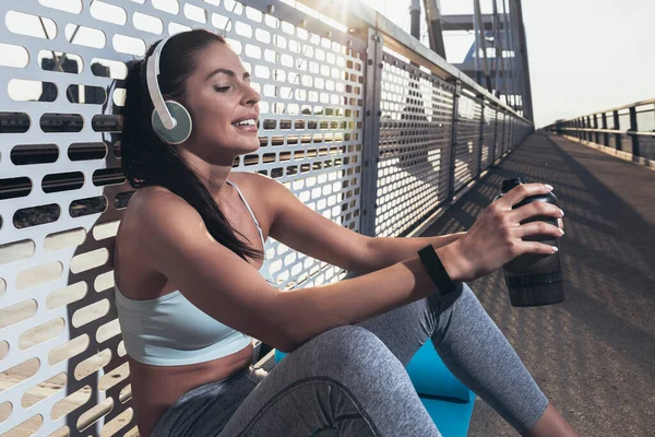 Female Runner Sportswear Exercising Outdoors Sunny Summer Morning Young Sports — ストック写真