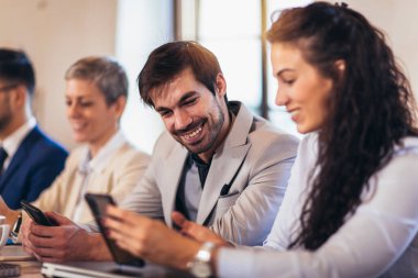 Ofiste iş takım dinleme konferans