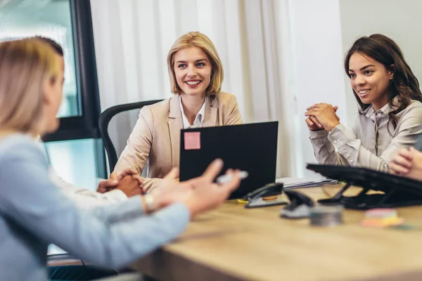 Office Colleagues Having Discussion Meeting Conference Room Group Men Women — Fotografia de Stock