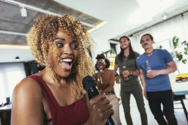 Group Young Multicultural Friends Having Party Singing Song Using Microphone — Fotografia de Stock