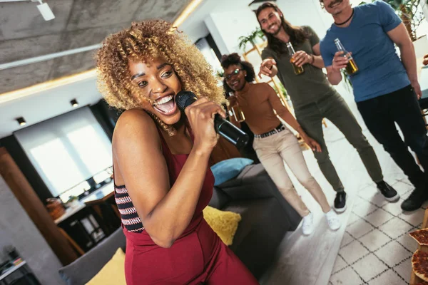 Group Young Multicultural Friends Having Party Singing Song Using Microphone — Fotografia de Stock