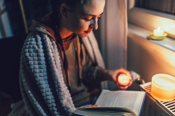 Teenage Girl Sits Blanket Heating Radiator Candles Read Book Rising — Stock Photo, Image