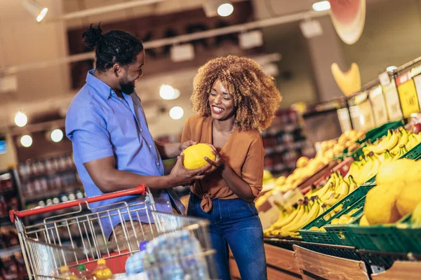 African American Couple Shopping Healthy Fresh Food Produce Section Supermarket — Foto Stock