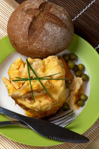 Omelet and Bun — Stock Photo, Image