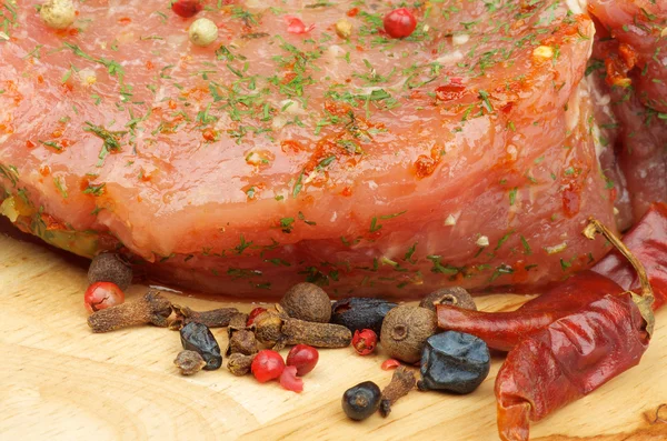 Marinované vepřové maso syrové — Stock fotografie