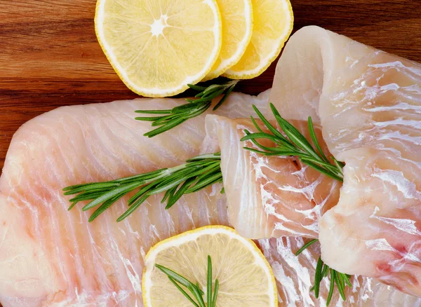 Pescado de bacalao crudo — Foto de Stock