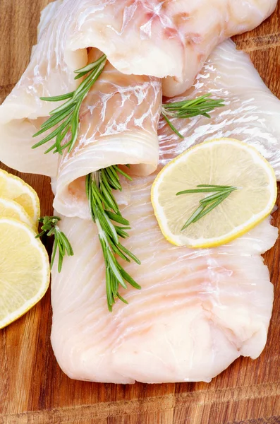 Pescado de bacalao crudo — Foto de Stock