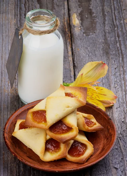 Leche y galletas — Foto de Stock