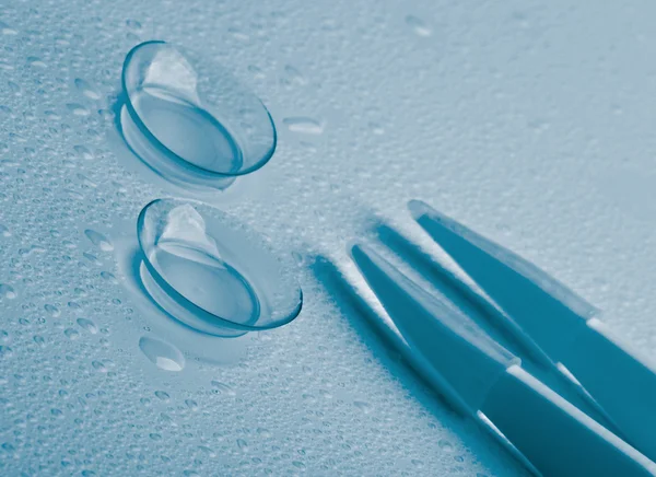 Contact Lenses and Tweezers — Stock Photo, Image