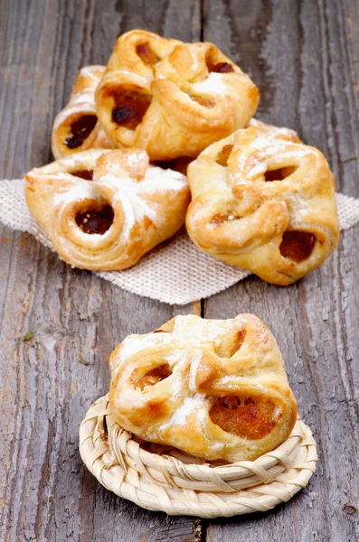 Teigkörbe mit Marmelade umwickelt — Stockfoto