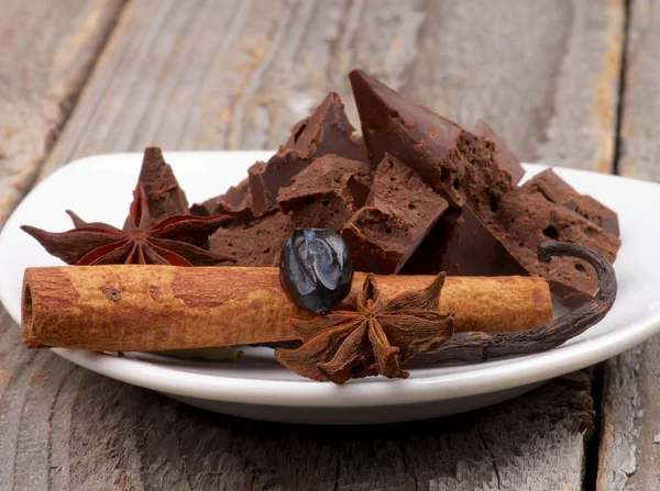 Schokolade und süße Gewürze — Stockfoto