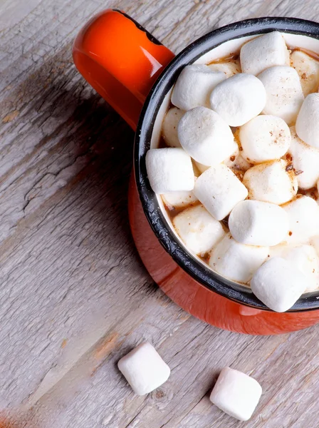 Varm choklad med marshmallows — Stockfoto