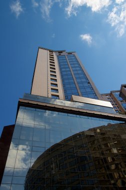 Aynalı modern yapılar