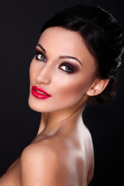 seksi beyaz genç kadın model kırmızı dudaklar