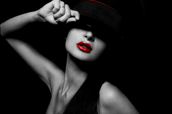 Kvinna med röda läppar — Stockfoto