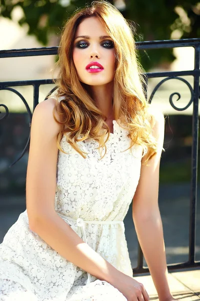 High fashion look.glamor closeup portrait of beautiful sexy stylish blond young woman model with bright makeup and pink lips with perfect clean skin in white summer dress in the city — Stock Photo, Image