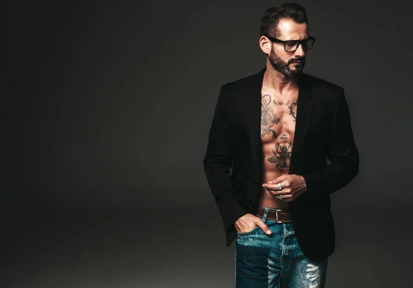 Retrato Guapo Confiado Modelo Hipster Lambersexual Con Estilo Sexy Hombre — Foto de Stock