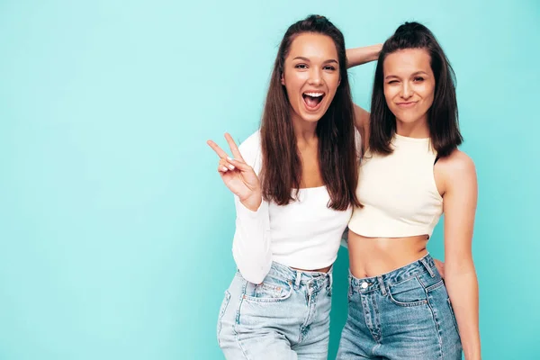 Deux Jeunes Belles Brunes Souriantes Hipster Femelle Vêtements Été Mode — Photo