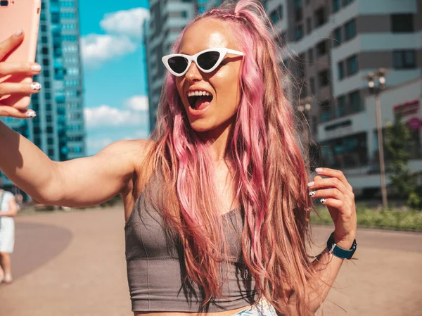 Mladý Krásný Úsměv Hipster Žena Módní Letní Džíny Kraťasy Růžovým — Stock fotografie