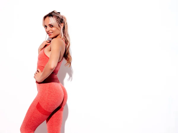 Retrato Mulher Sorrindo Fitness Roupas Esportivas Rosa Sexy Modelo Bonito — Fotografia de Stock