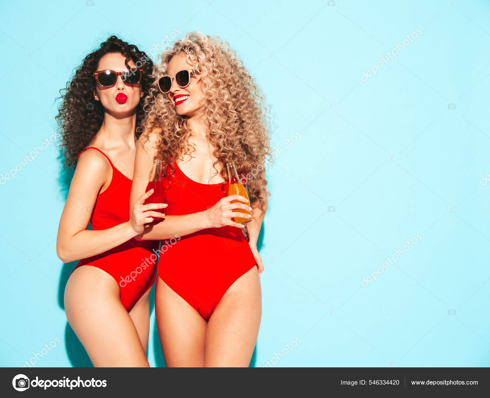 Dos Hermosas Mujeres Hipster Sonrientes Sexy Trajes Baño Verano Rojo — Foto  de stock #546334420 © alexhalay, image size:1600x1300
