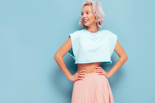 Retrato Jovem Bela Fêmea Sorridente Roupas Verão Moda Mulher Loira — Fotografia de Stock