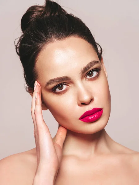 Retrato Belleza Moda Mujer Morena Joven Con Maquillaje Elegante Por —  Fotos de Stock