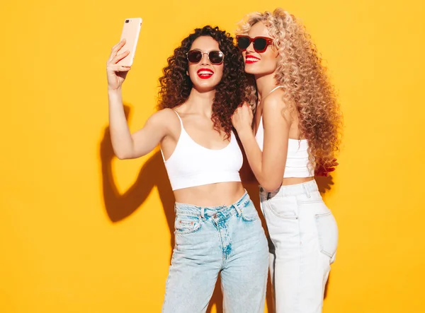 Zwei Schöne Sexy Lächelnde Hipster Frauen Sommerkleidung Trendige Models Mit — Stockfoto