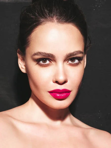 Piękny Portret Młodej Brunetki Eleganckim Makijażem Idealną Czystą Skórą Seksowny — Zdjęcie stockowe