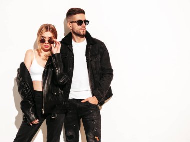 Seksi, kendine güvenen güzel bir kadın ve yakışıklı erkek arkadaşı. Mutlu, mutlu bir aile, hassas anlar yaşıyor. Genç ve tutkulu bir çift sarılıyor. Şehvetli çift izole edildi