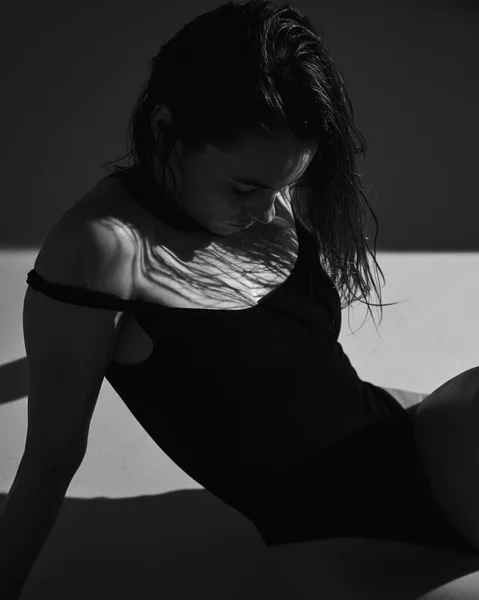 Svart Och Vitt Sensuellt Porträtt Naken Sport Body Girl Naken — Stockfoto