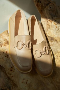 Moda kadın modadan ayakkabılar eko-deri bahar-yaz 2022