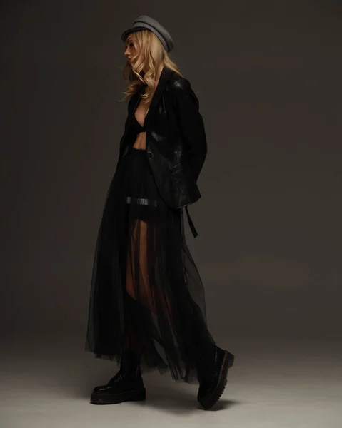 Fashionable American Blonde Pretty Woman Black Eco Leather Boots Jacket — Zdjęcie stockowe