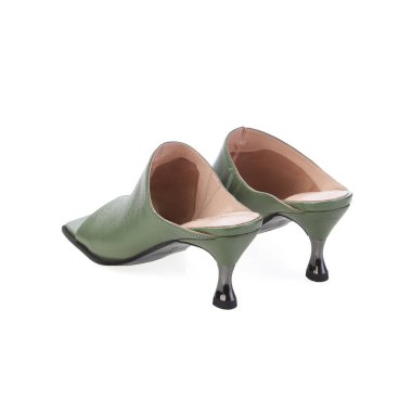 Zarif şık moda tasarımcı modaya uygun yaz 2022 eko deri kadın ayakkabıları izole