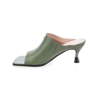 Zarif şık moda tasarımcı modaya uygun yaz 2022 eko deri kadın ayakkabıları izole