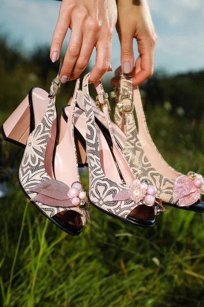 Şık şık moda tasarımcı moda eko deri kadın ayakkabıları.